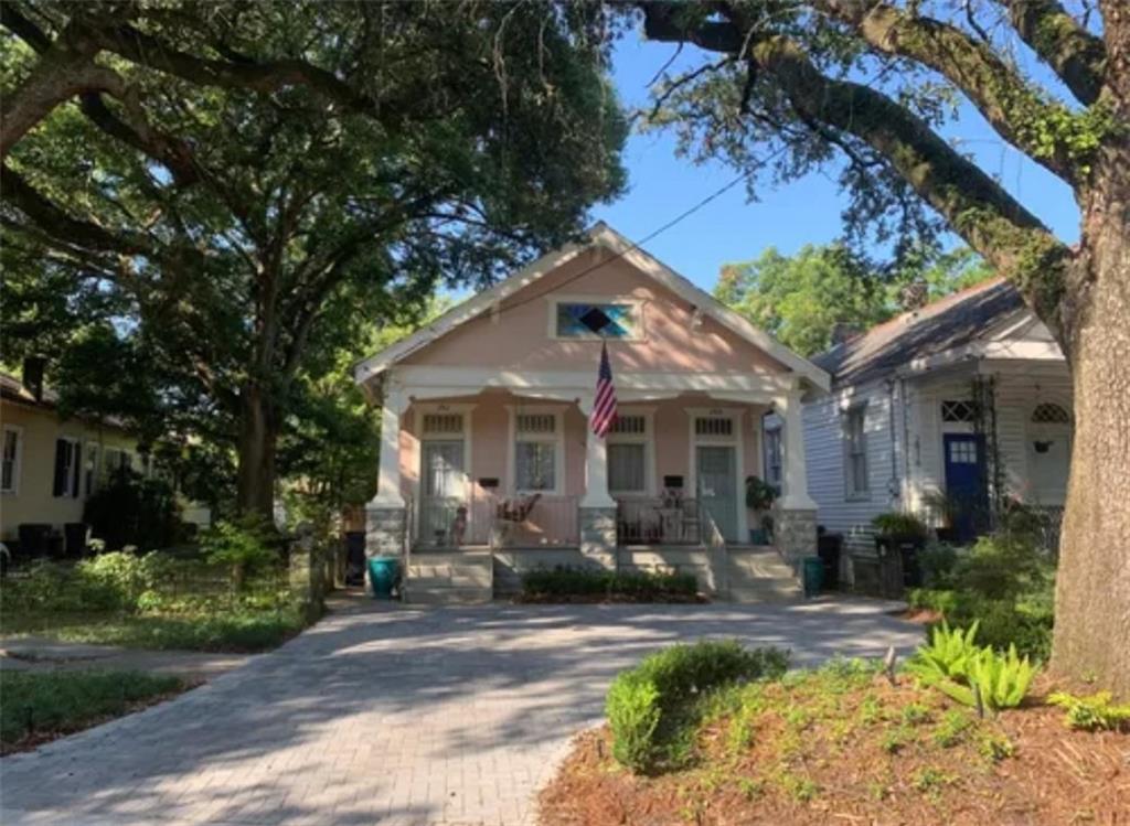 New Orleans, Louisiana 70119, United States, 2 Bedrooms Bedrooms, ,1 BathroomBathrooms,Residential,Pending,108376