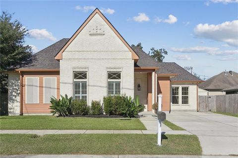 2408 RIVERLAND Drive Chalmette LA 70043