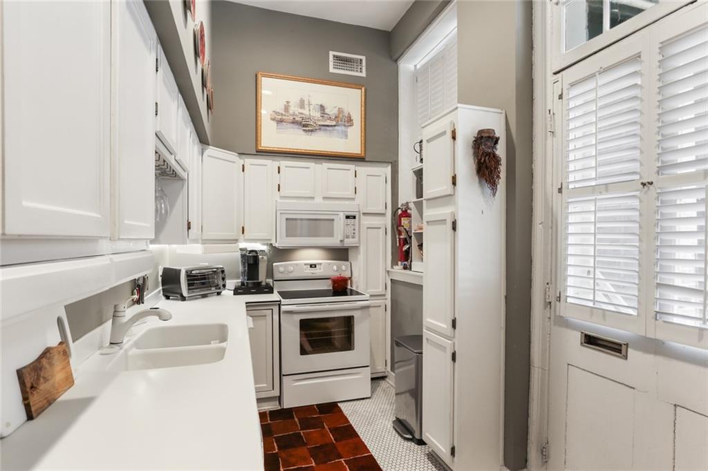 New Orleans, Louisiana 70116, United States, 1 Bedroom Bedrooms, ,1 BathroomBathrooms,Residential,Pending,56092