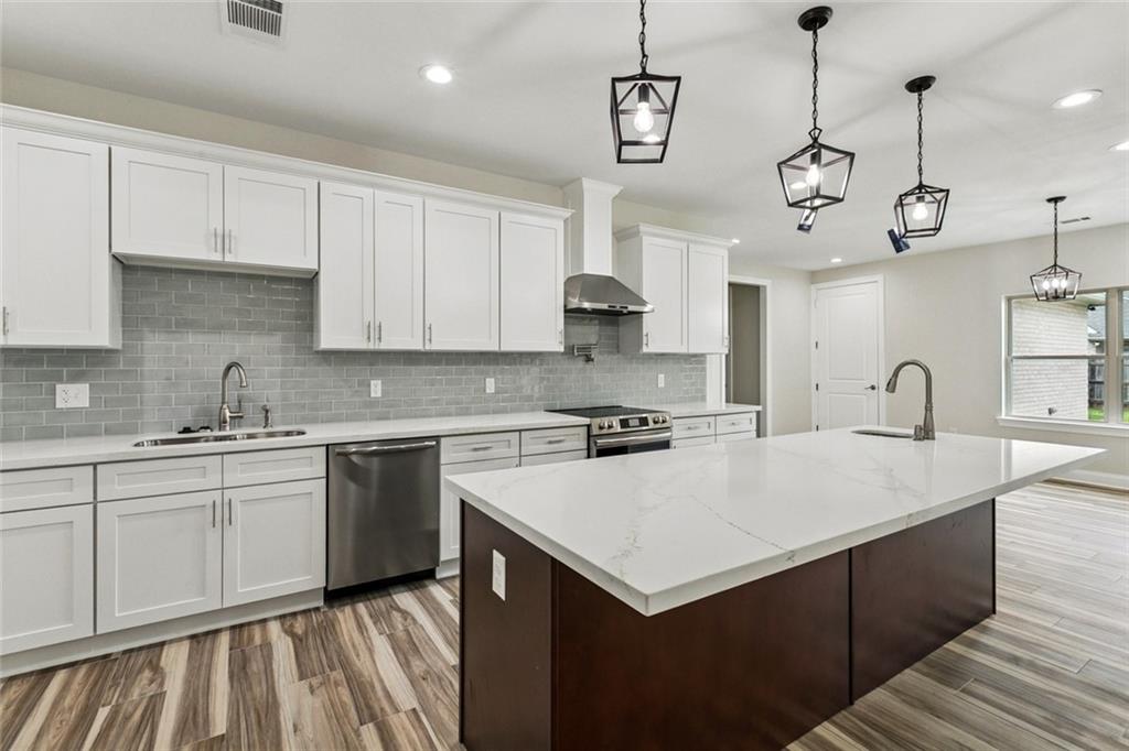 1701 HEATHERWOOD Drive