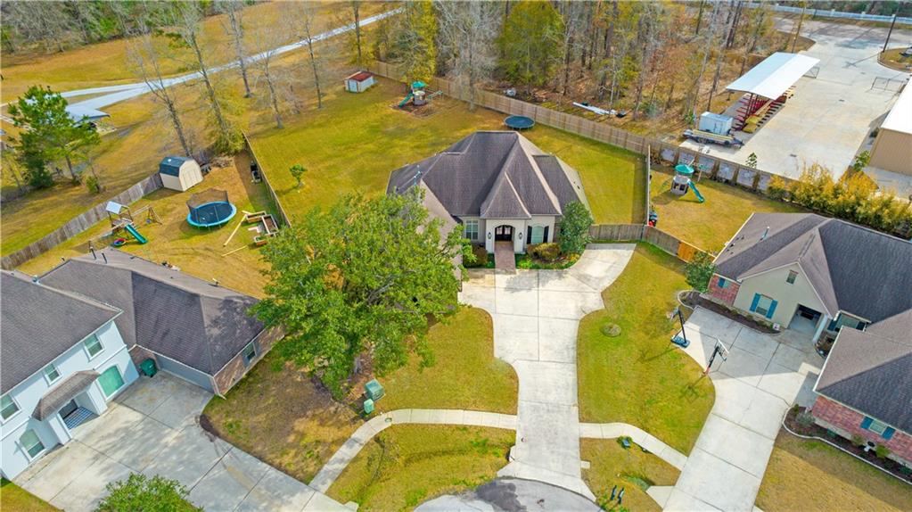 Madisonville, Louisiana 70447, United States, 4 Bedrooms Bedrooms, ,3 BathroomsBathrooms,Residential,Pending,3150