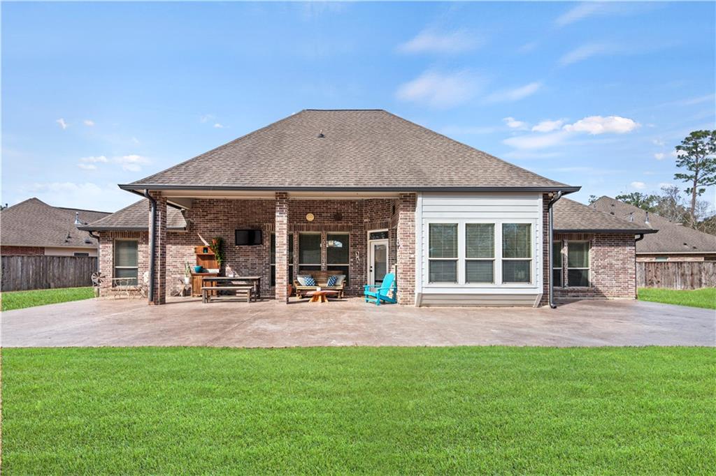 Madisonville, Louisiana 70447, United States, 4 Bedrooms Bedrooms, ,3 BathroomsBathrooms,Residential,Pending,3150