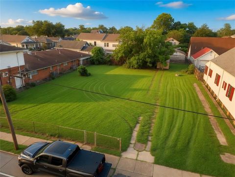 820 LAFAYETTE Street Gretna LA 70053