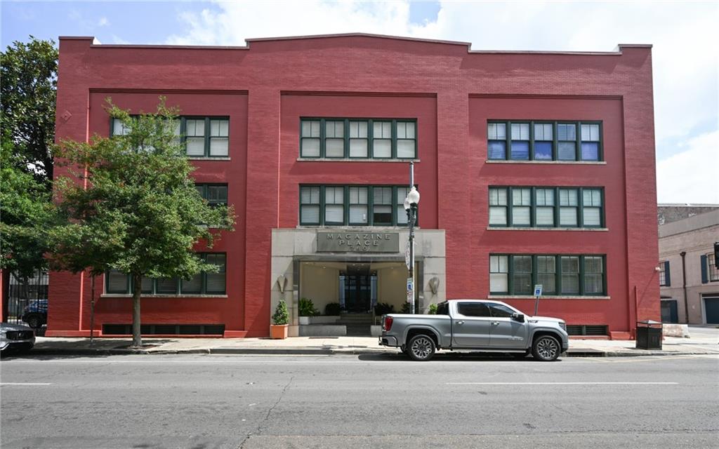 760 MAGAZINE Street 111