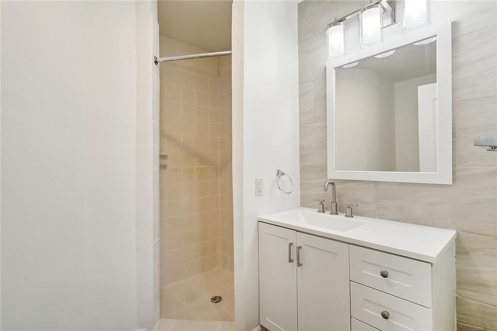 Photo 13 of 16 of 8 PLACE LAFITTE Street townhome