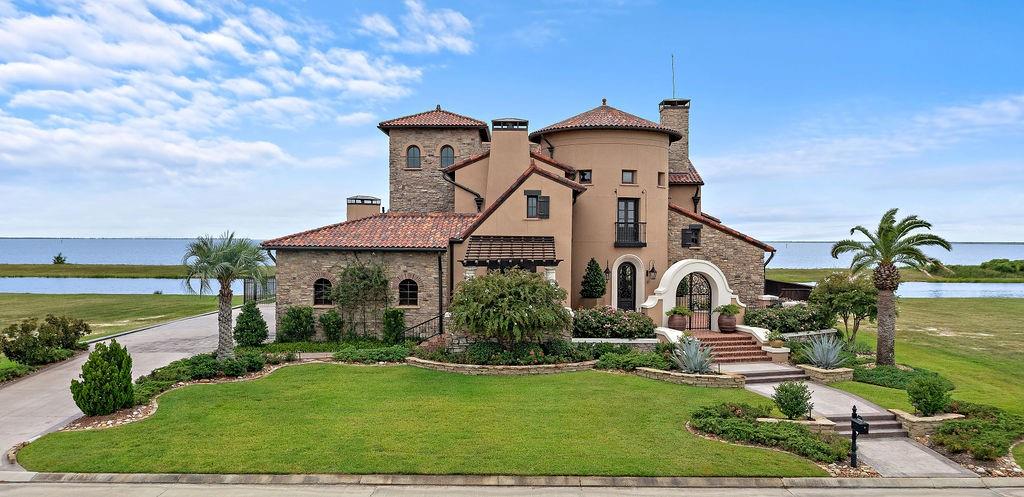 1452 LAKESHORE Boulevard