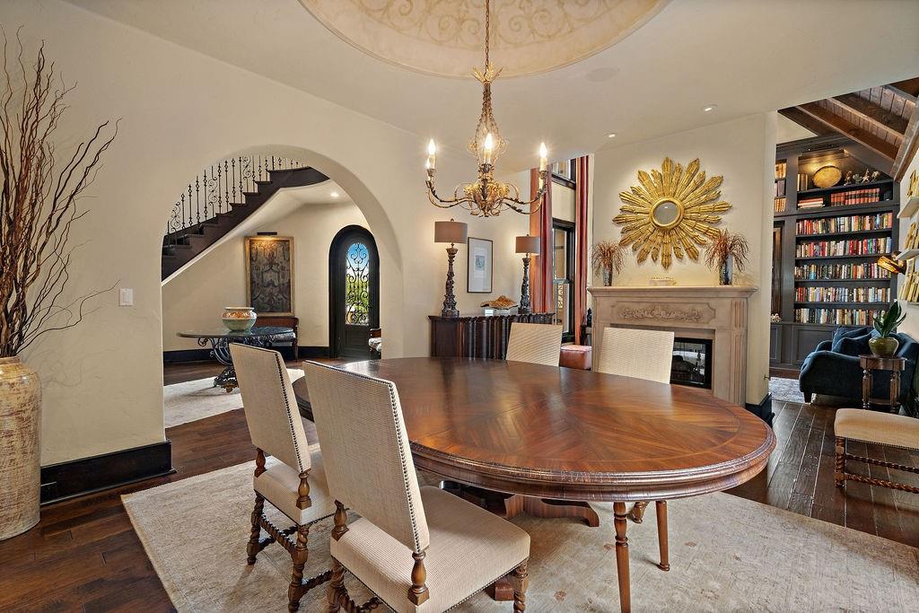 1452 LAKESHORE Boulevard