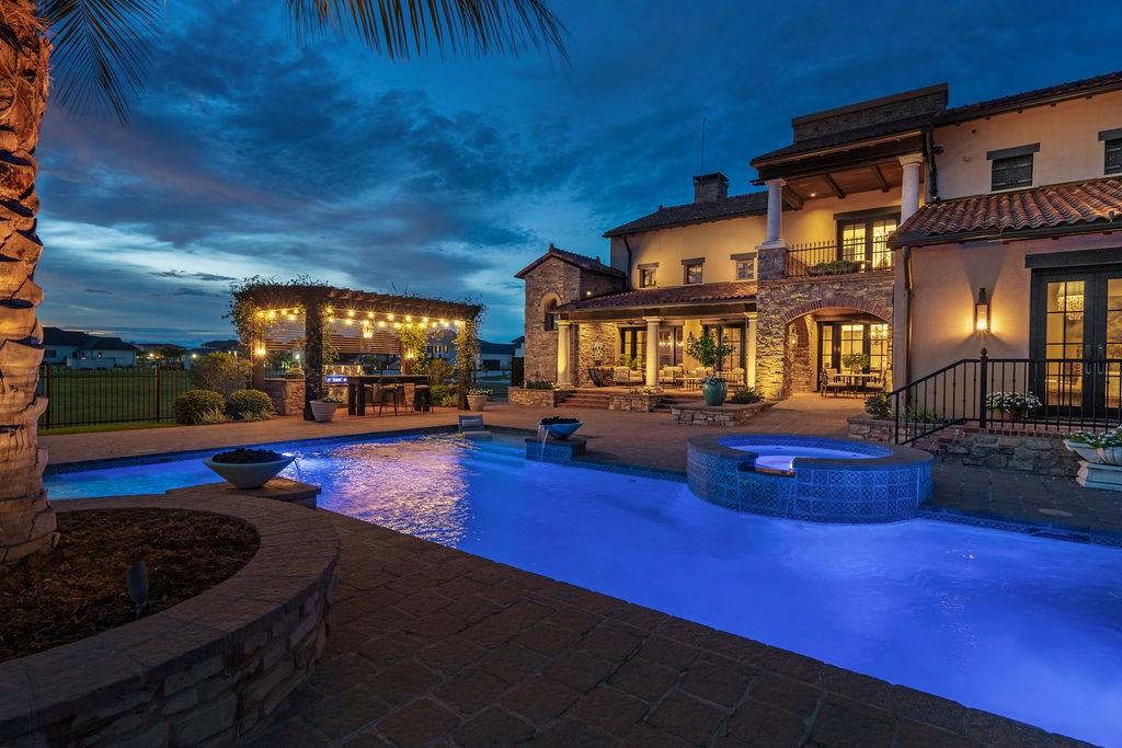 1452 LAKESHORE Boulevard