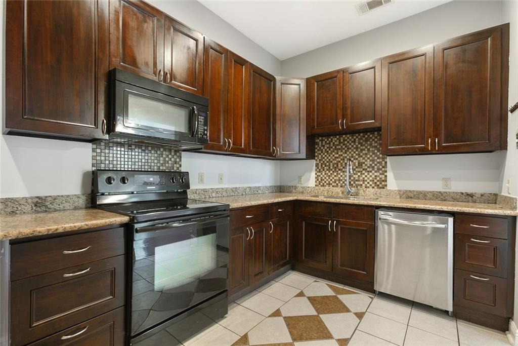 New Orleans, Louisiana 70115, United States, 3 Bedrooms Bedrooms, ,2 BathroomsBathrooms,Residential,Active,168214