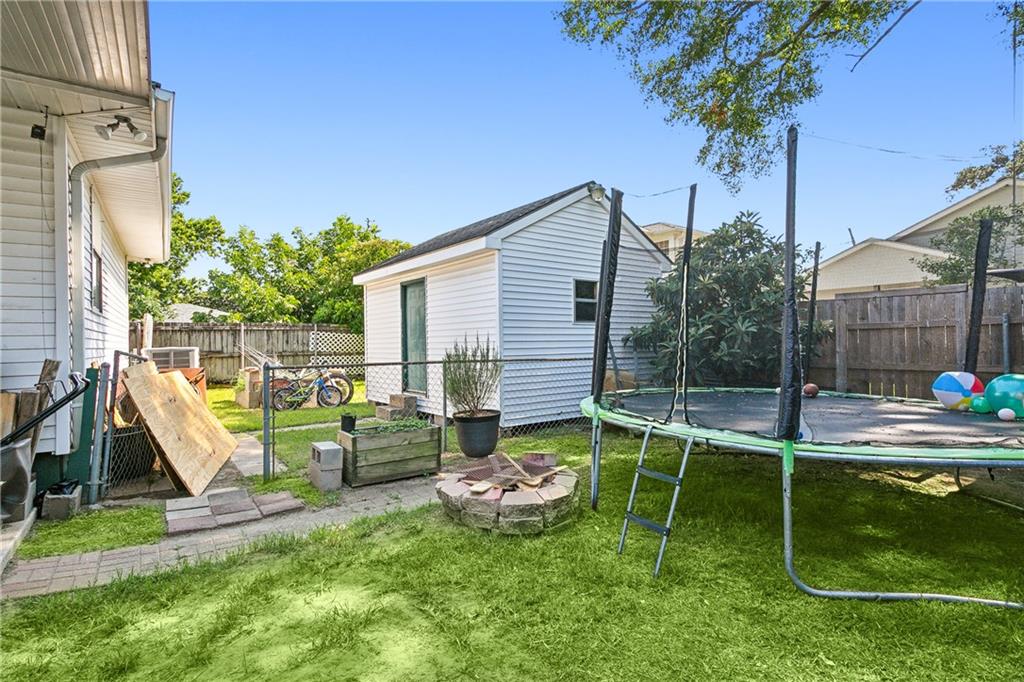 Metairie, Louisiana 70003, United States, 3 Bedrooms Bedrooms, ,2 BathroomsBathrooms,Residential,Pending,54550