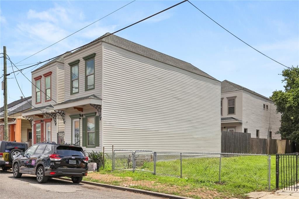 1327 29 FRENCHMEN Street