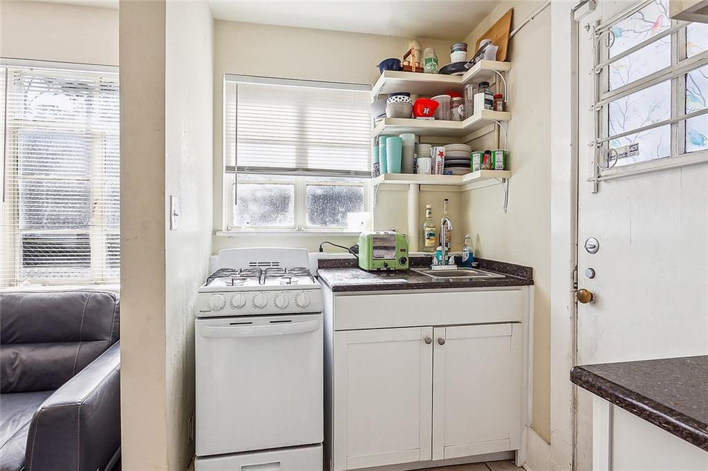 New Orleans, Louisiana 70115, United States, 2 Bedrooms Bedrooms, ,1 BathroomBathrooms,Residential,Active,67382