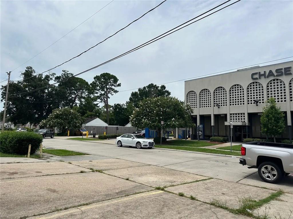 1320 VETERANS MEMORIAL Boulevard