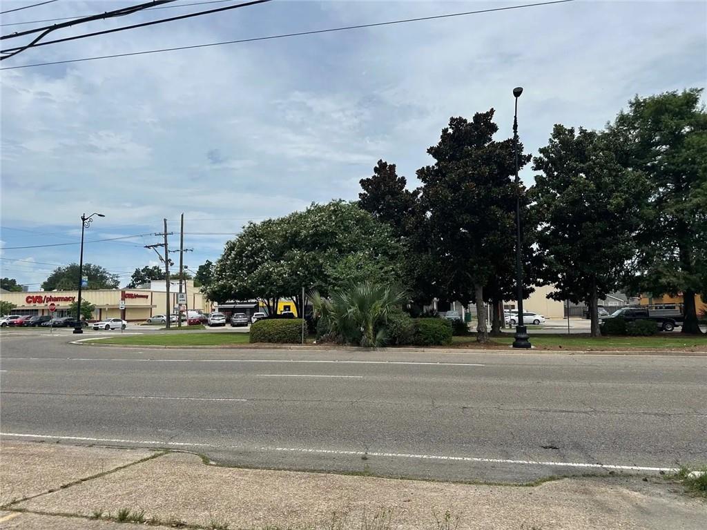 1320 VETERANS MEMORIAL Boulevard