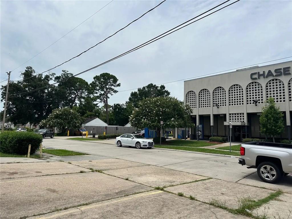 1320 VETERANS MEMORIAL Boulevard