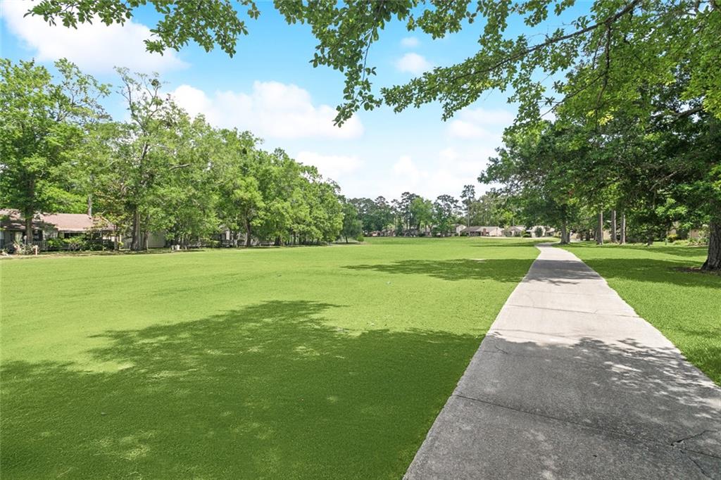 Mandeville, Louisiana 70471, United States, 2 Bedrooms Bedrooms, ,2 BathroomsBathrooms,Residential,Pending,127101