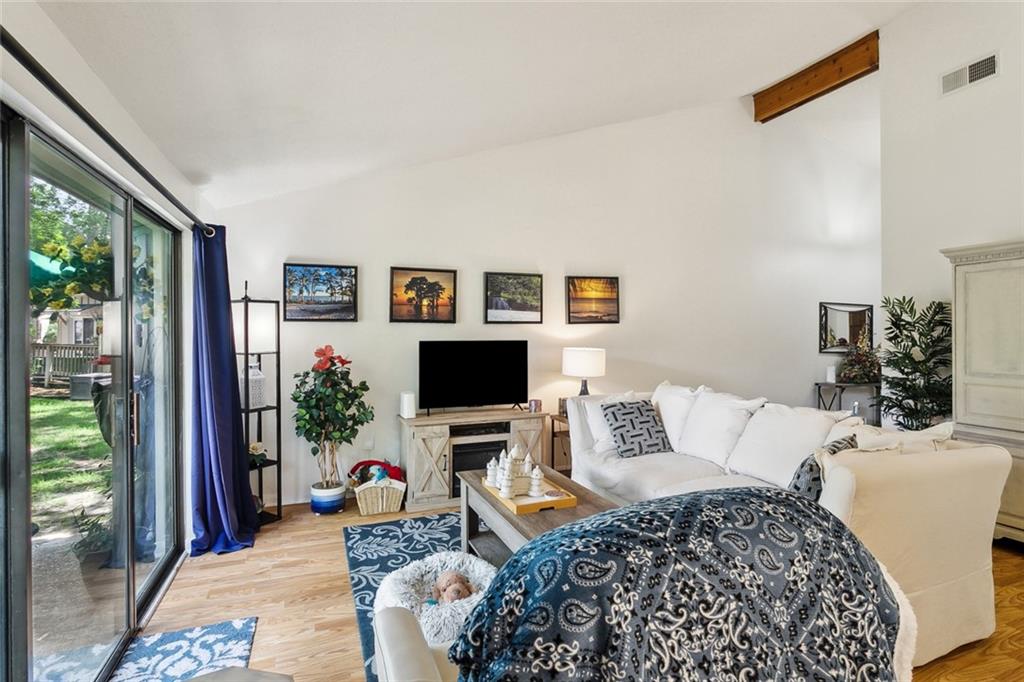 Mandeville, Louisiana 70471, United States, 2 Bedrooms Bedrooms, ,2 BathroomsBathrooms,Residential,Pending,127101