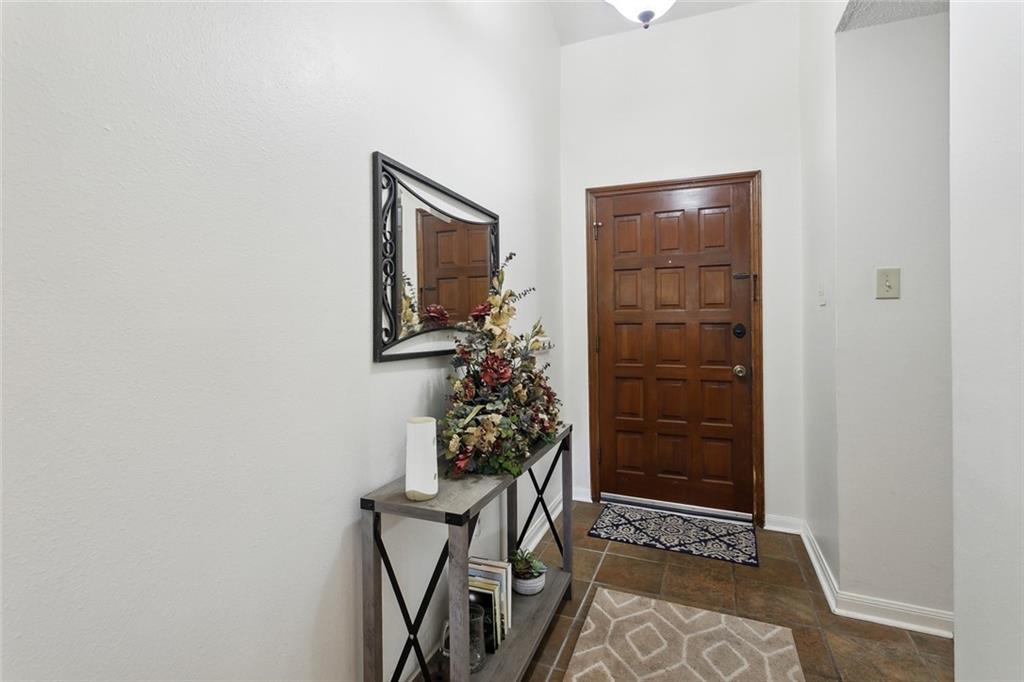 Mandeville, Louisiana 70471, United States, 2 Bedrooms Bedrooms, ,2 BathroomsBathrooms,Residential,Pending,127101