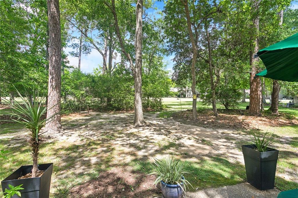 Mandeville, Louisiana 70471, United States, 2 Bedrooms Bedrooms, ,2 BathroomsBathrooms,Residential,Pending,127101