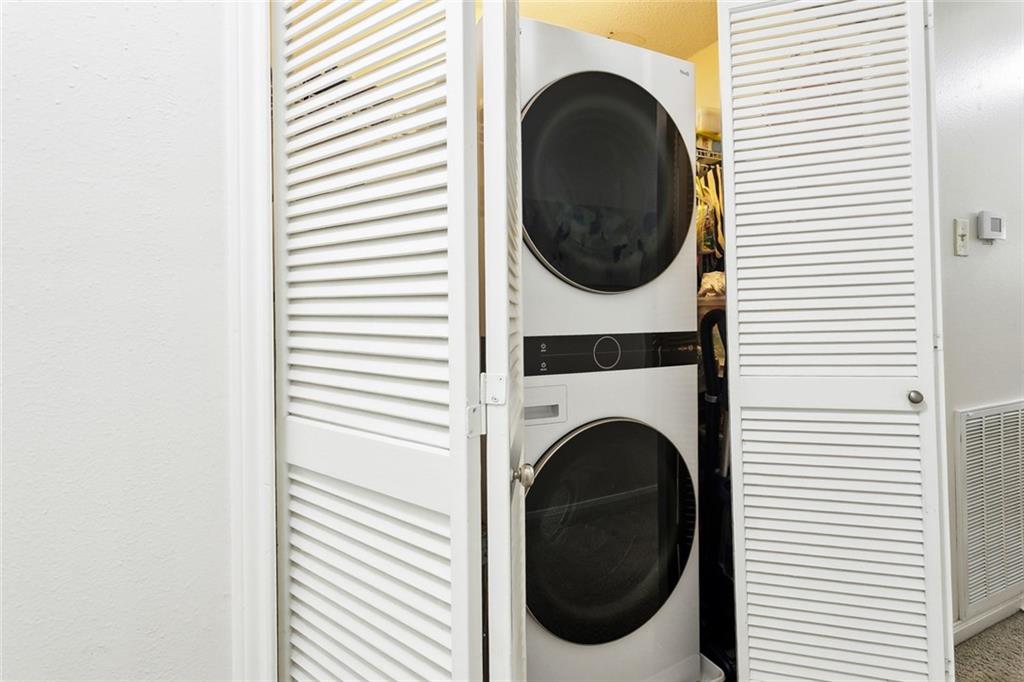 Mandeville, Louisiana 70471, United States, 2 Bedrooms Bedrooms, ,2 BathroomsBathrooms,Residential,Pending,127101