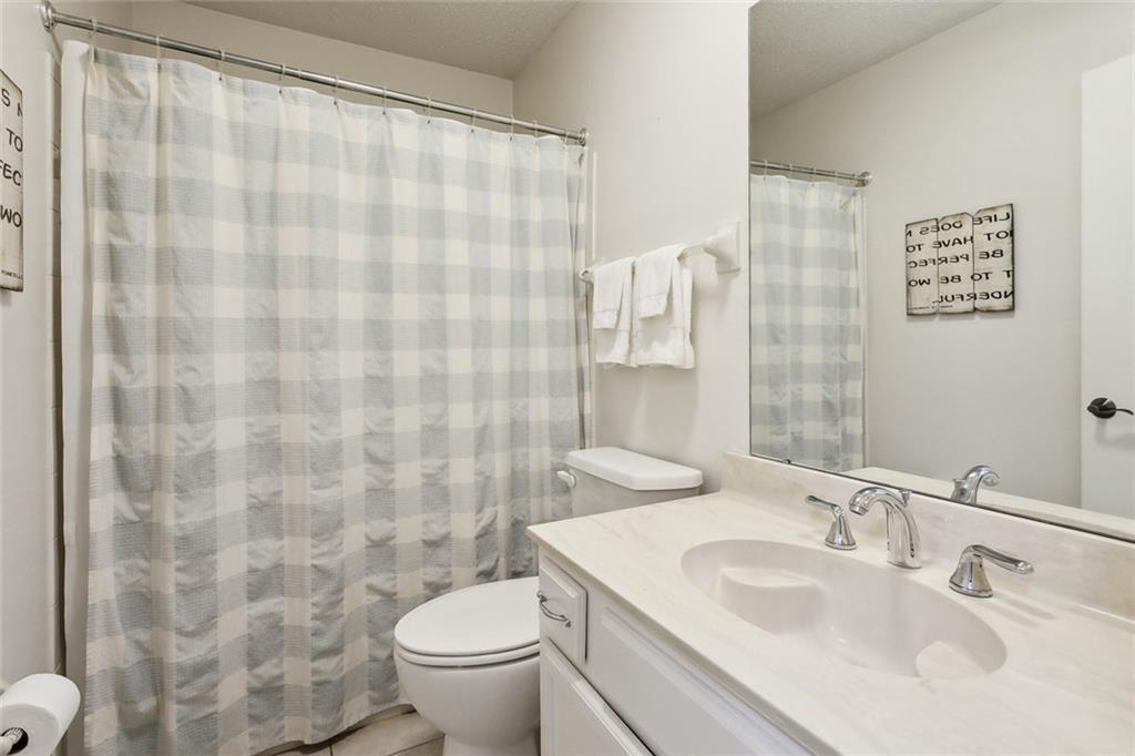 Mandeville, Louisiana 70471, United States, 2 Bedrooms Bedrooms, ,2 BathroomsBathrooms,Residential,Pending,127101