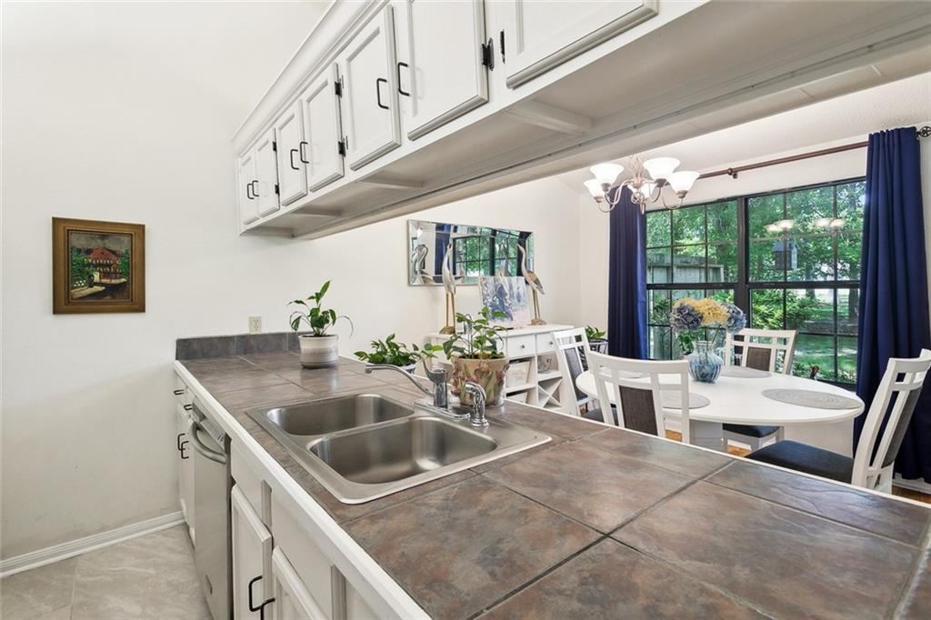 Mandeville, Louisiana 70471, United States, 2 Bedrooms Bedrooms, ,2 BathroomsBathrooms,Residential,Pending,127101