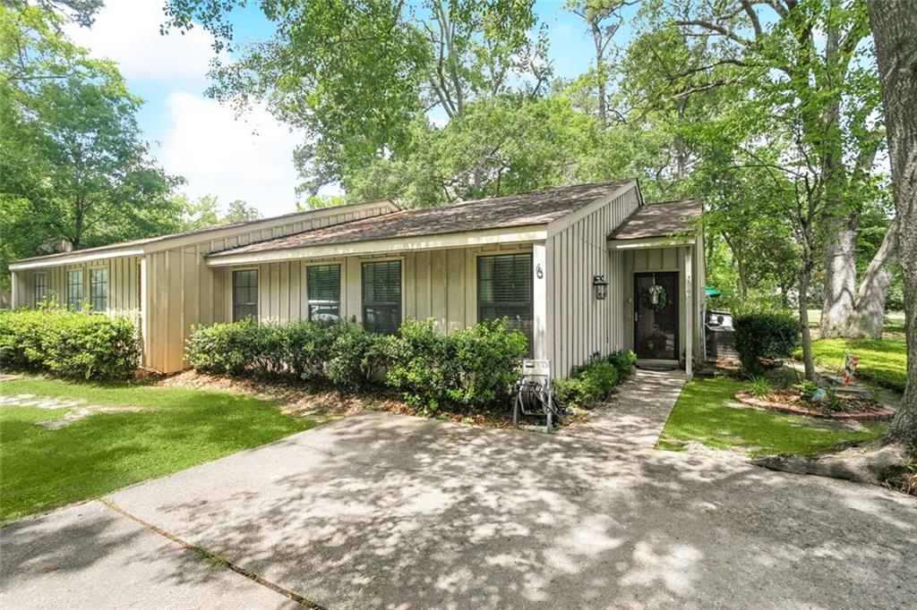 Mandeville, Louisiana 70471, United States, 2 Bedrooms Bedrooms, ,2 BathroomsBathrooms,Residential,Pending,127101