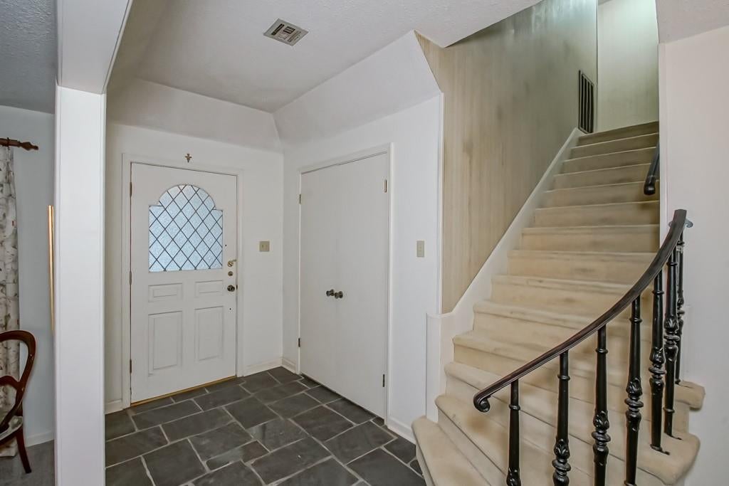 4520 CHATEAU Drive