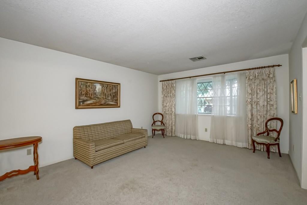 4520 CHATEAU Drive