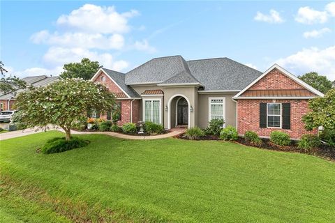 108 LIVEOAK Lane Luling LA 70070