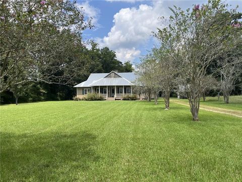 1862 LA-22 Highway Madisonville LA 70447