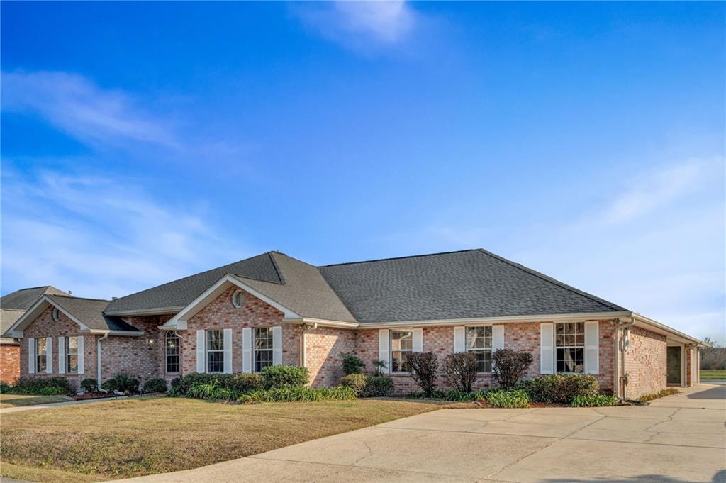 629 WILLOWDALE Boulevard