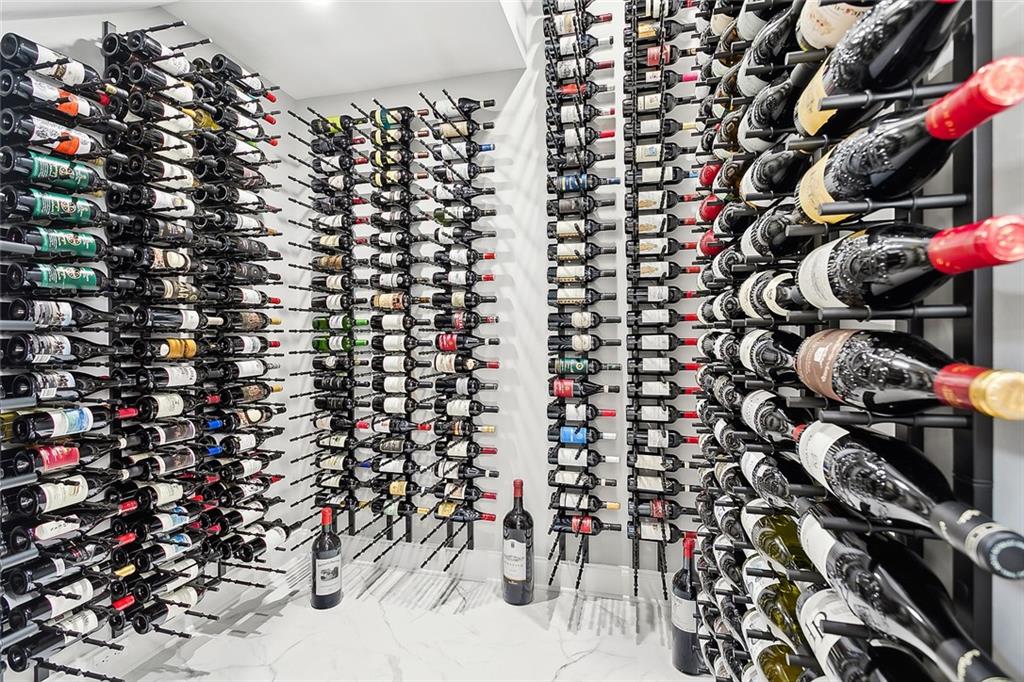 2283 SUNSET Boulevard