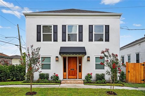 Photo of 4300 ANNUNCIATION Street, New Orleans, LA 70115 (MLS # 2544971)