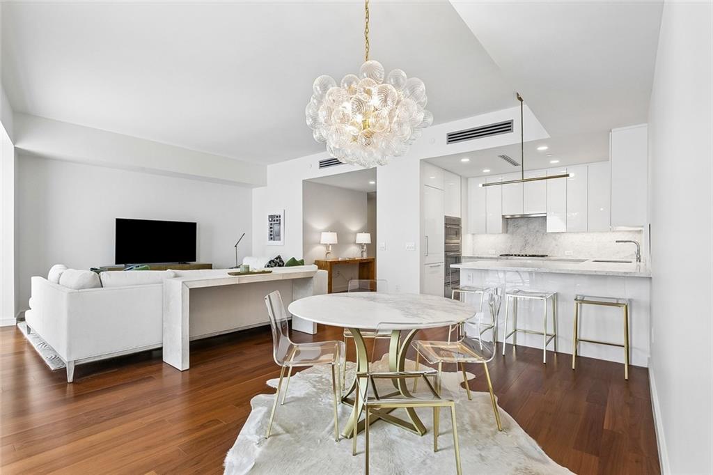 New Orleans, Louisiana, 70130, United States, 2 Bedrooms Bedrooms, ,3 BathroomsBathrooms,Residential,Active,2034014