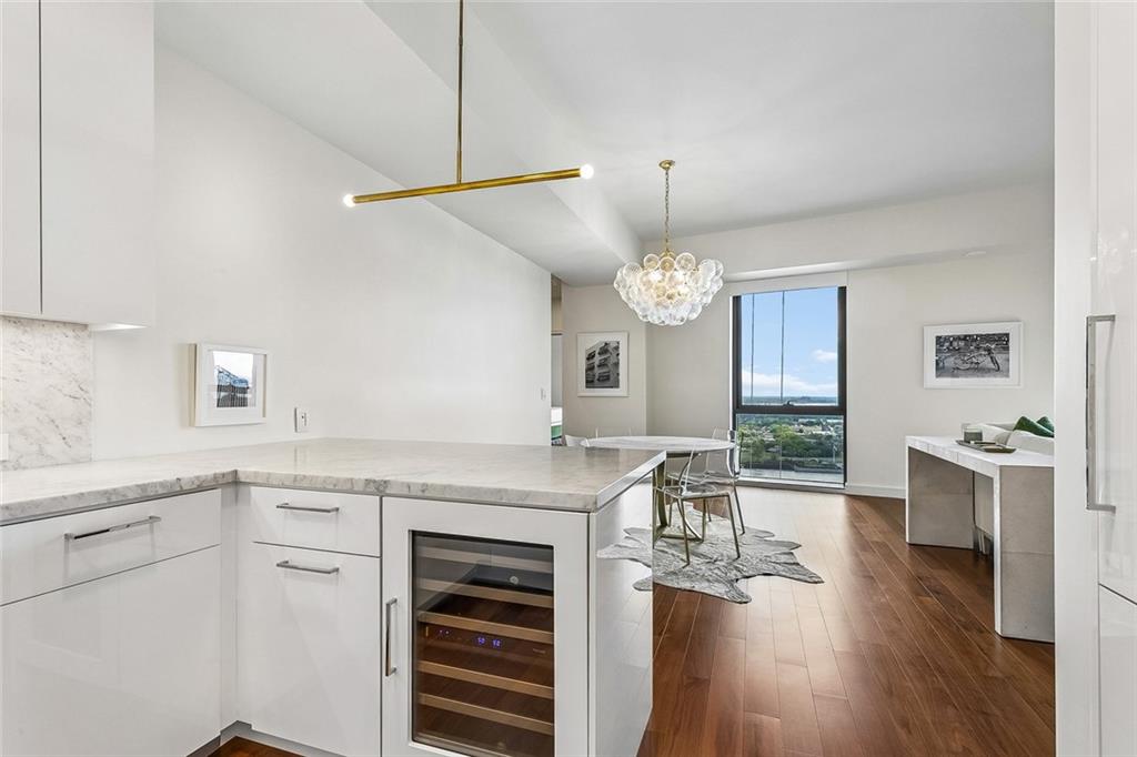 New Orleans, Louisiana, 70130, United States, 2 Bedrooms Bedrooms, ,3 BathroomsBathrooms,Residential,Active,2034014