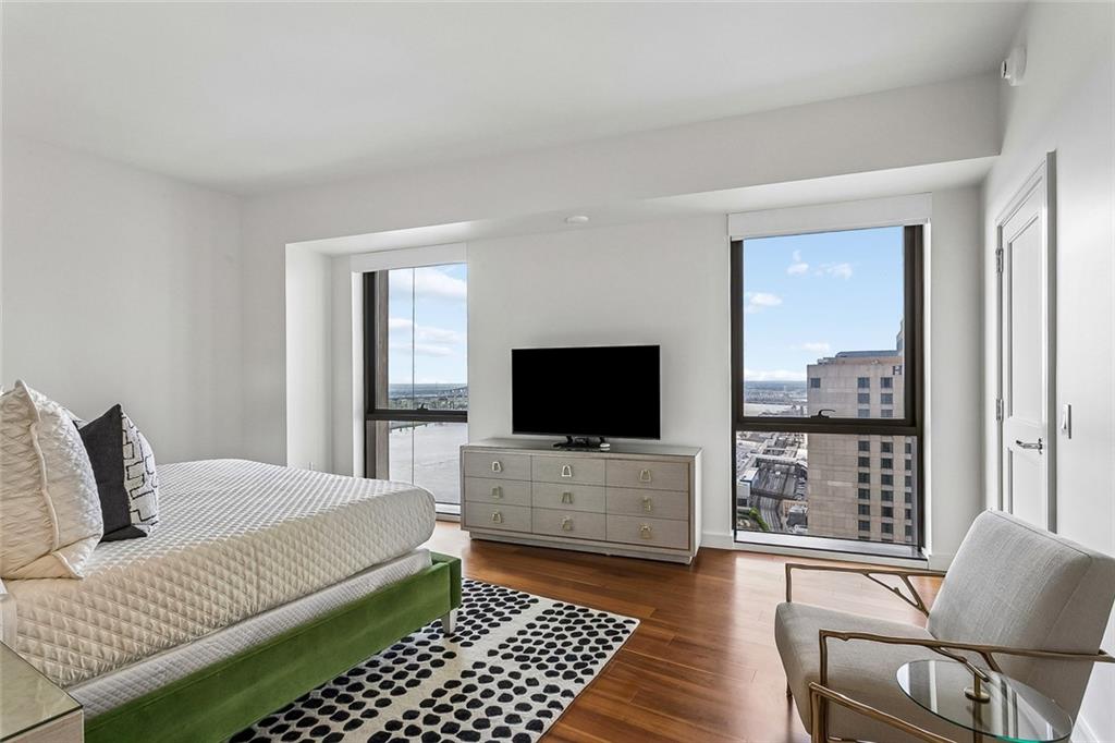 New Orleans, Louisiana, 70130, United States, 2 Bedrooms Bedrooms, ,3 BathroomsBathrooms,Residential,Active,2034014