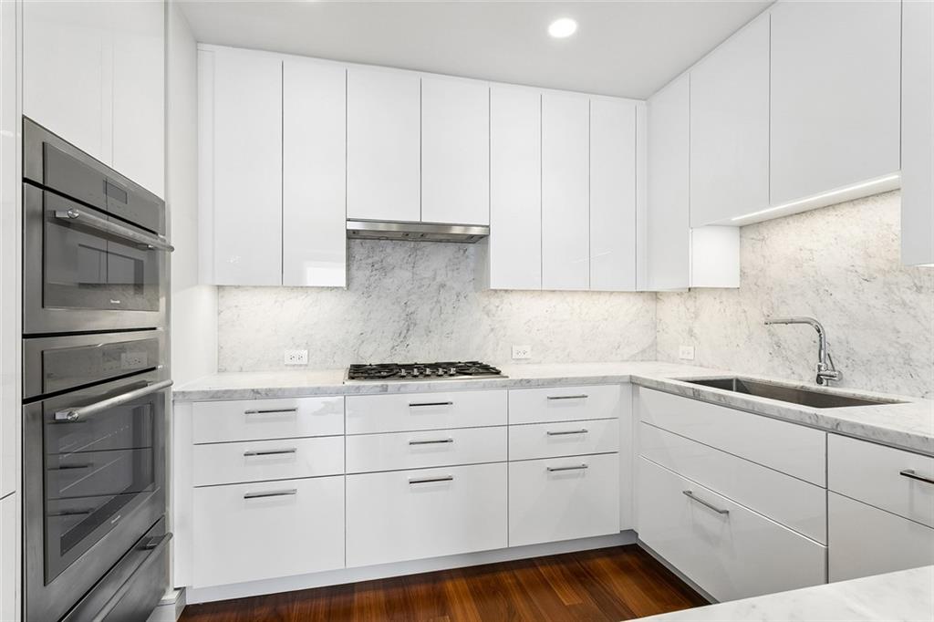 New Orleans, Louisiana, 70130, United States, 2 Bedrooms Bedrooms, ,3 BathroomsBathrooms,Residential,Active,2034014