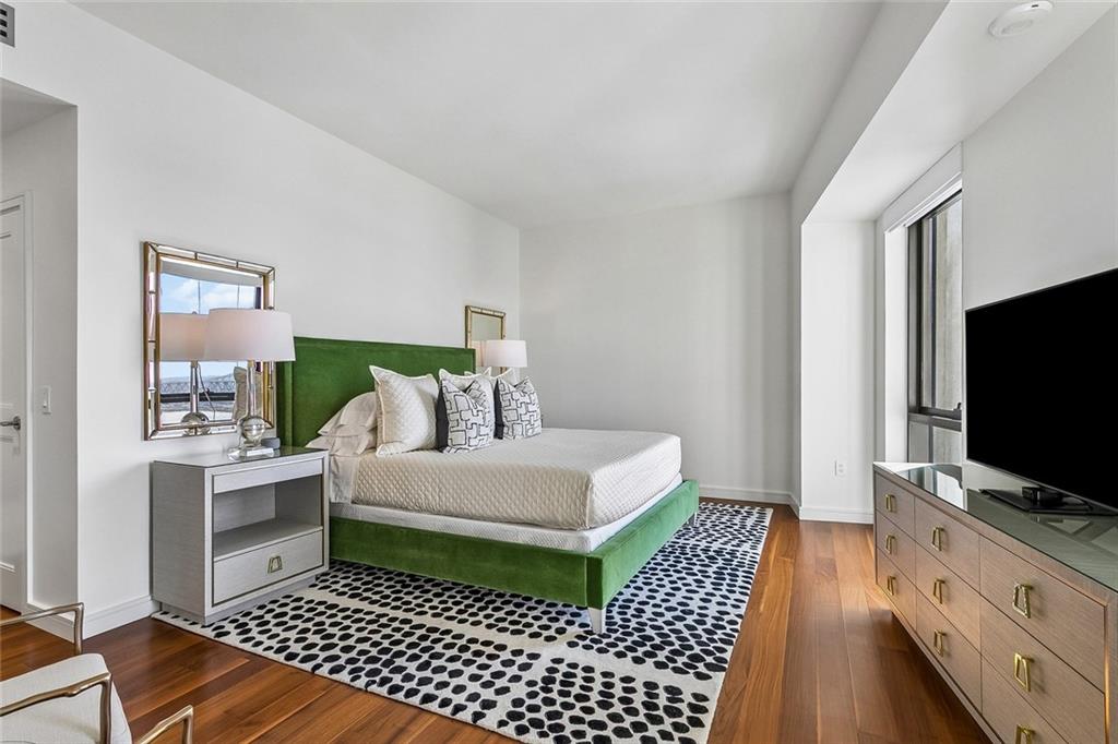 New Orleans, Louisiana, 70130, United States, 2 Bedrooms Bedrooms, ,3 BathroomsBathrooms,Residential,Active,2034014