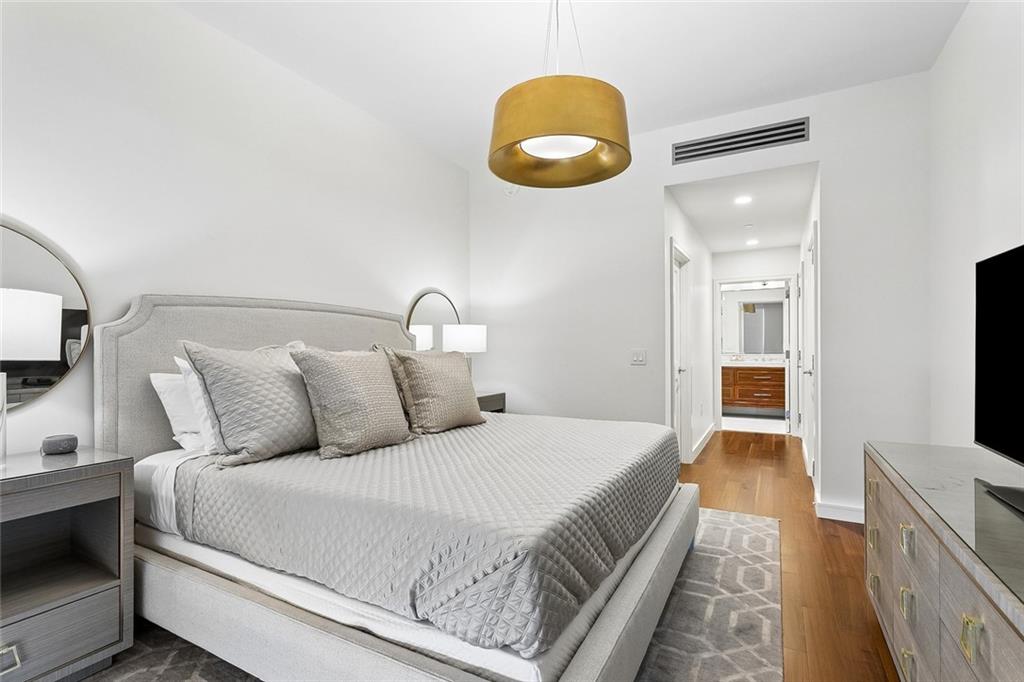 New Orleans, Louisiana, 70130, United States, 2 Bedrooms Bedrooms, ,3 BathroomsBathrooms,Residential,Active,2034014