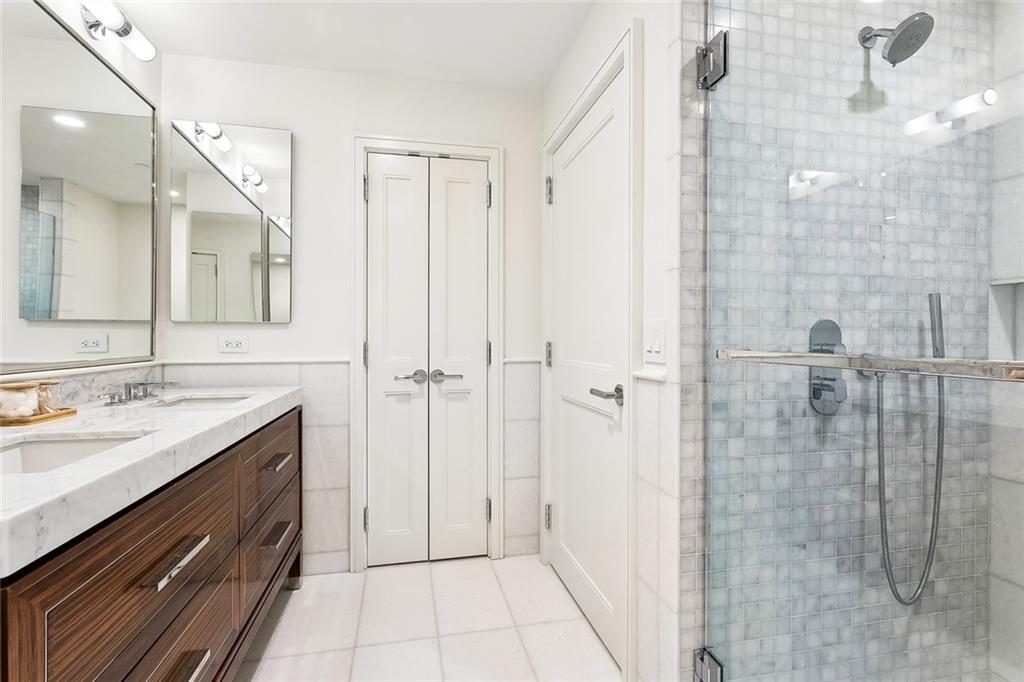New Orleans, Louisiana, 70130, United States, 2 Bedrooms Bedrooms, ,3 BathroomsBathrooms,Residential,Active,2034014