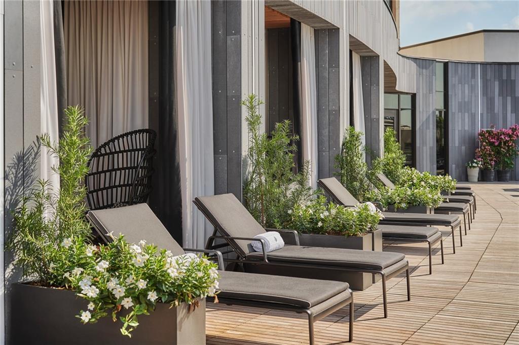 New Orleans, Louisiana, 70130, United States, 2 Bedrooms Bedrooms, ,3 BathroomsBathrooms,Residential,Active,2034014