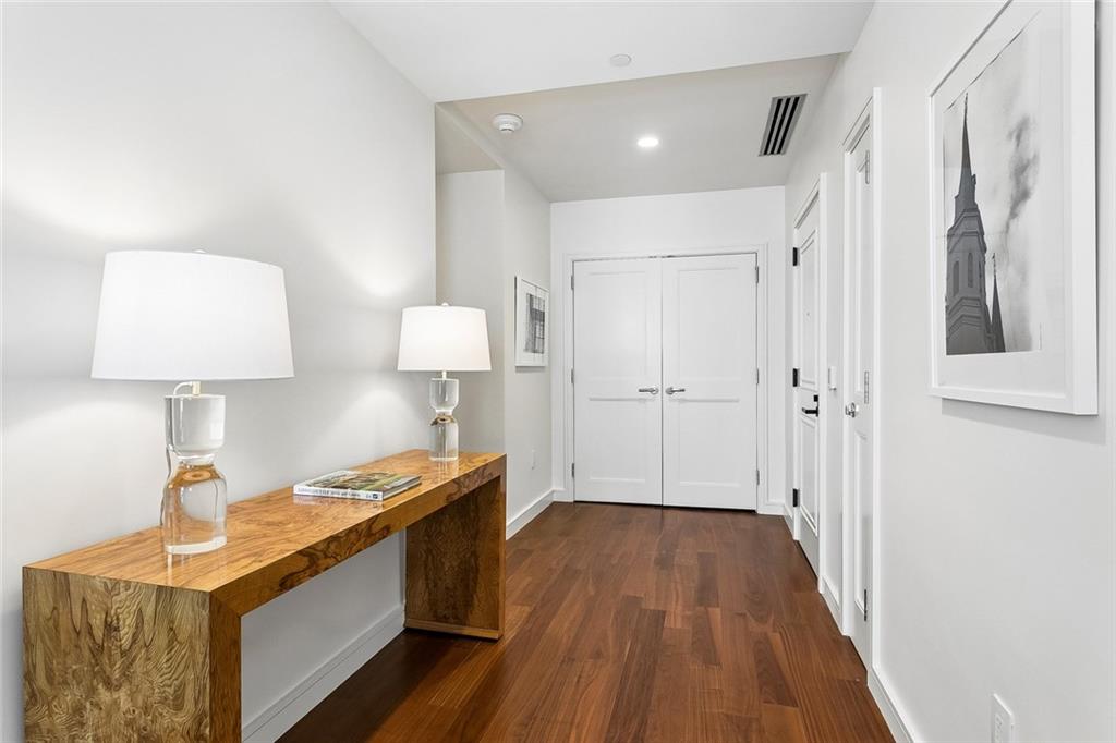 New Orleans, Louisiana, 70130, United States, 2 Bedrooms Bedrooms, ,3 BathroomsBathrooms,Residential,Active,2034014