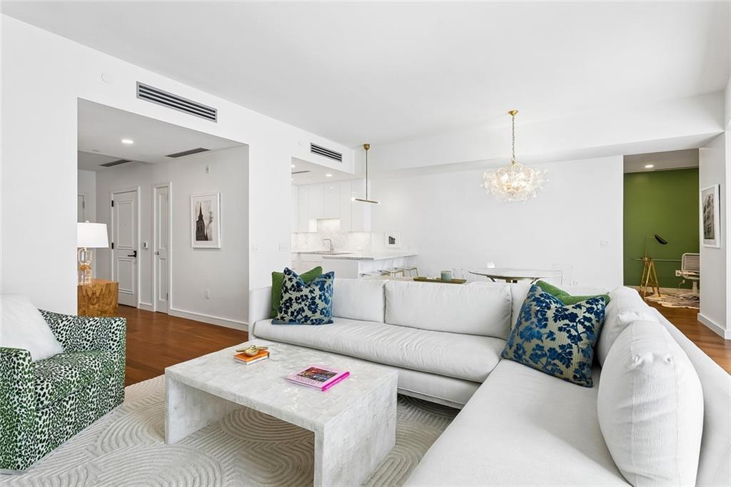New Orleans, Louisiana, 70130, United States, 2 Bedrooms Bedrooms, ,3 BathroomsBathrooms,Residential,Active,2034014