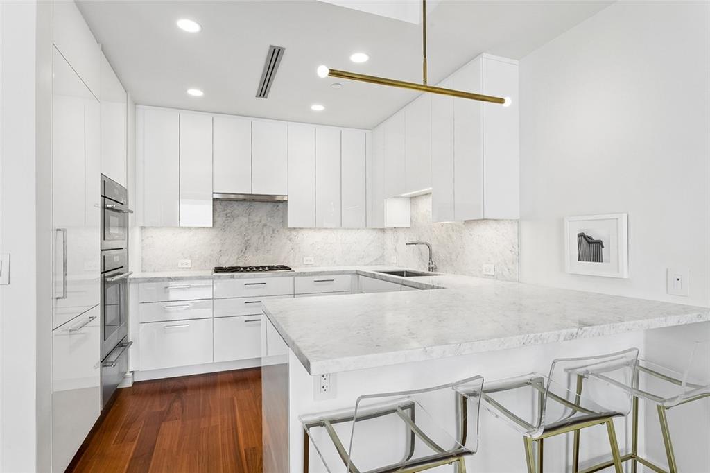 New Orleans, Louisiana, 70130, United States, 2 Bedrooms Bedrooms, ,3 BathroomsBathrooms,Residential,Active,2034014