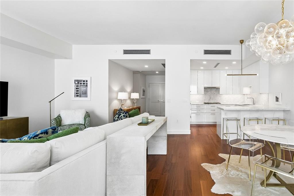 New Orleans, Louisiana, 70130, United States, 2 Bedrooms Bedrooms, ,3 BathroomsBathrooms,Residential,Active,2034014