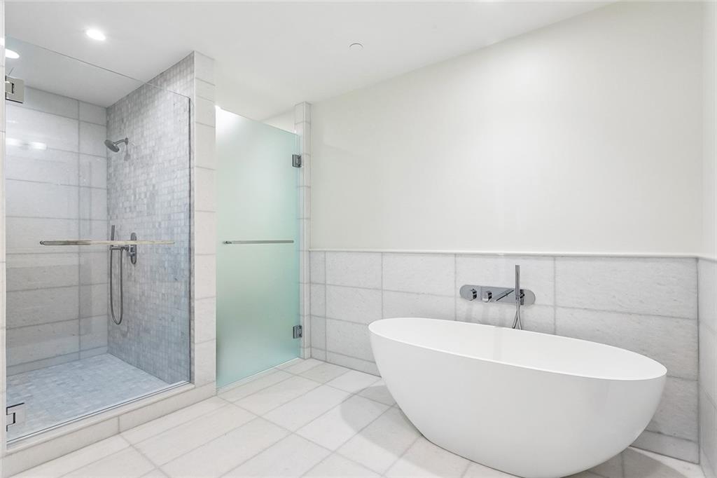 New Orleans, Louisiana, 70130, United States, 2 Bedrooms Bedrooms, ,3 BathroomsBathrooms,Residential,Active,2034014