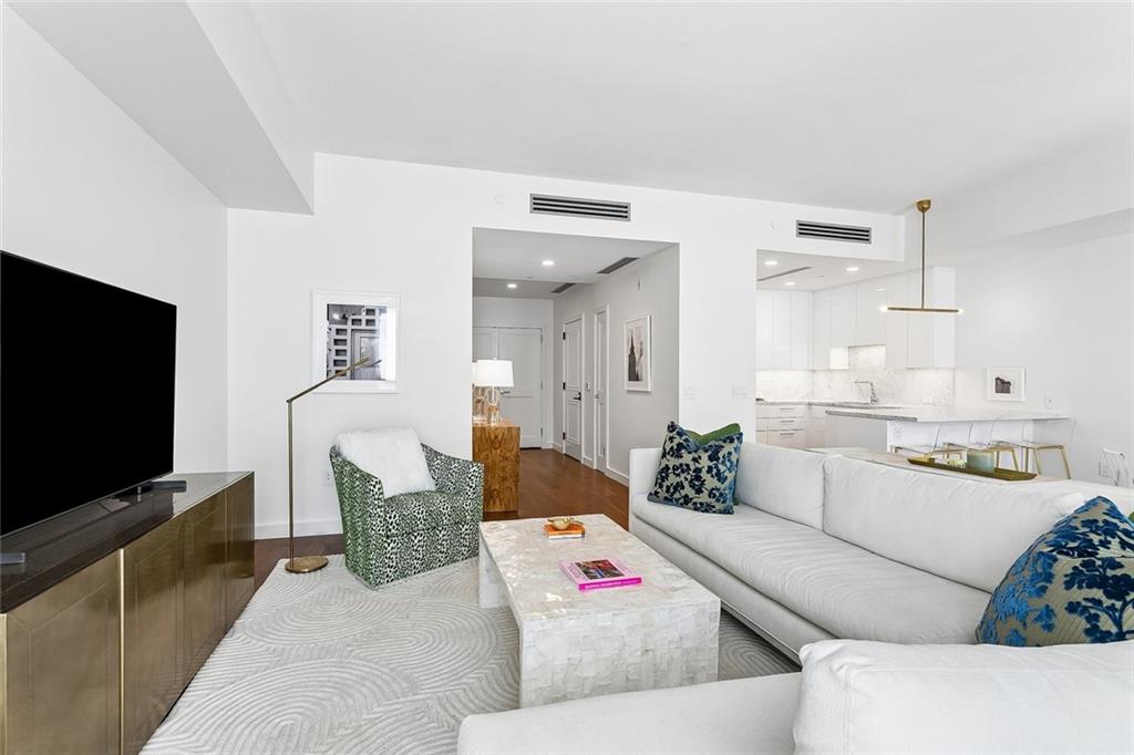 New Orleans, Louisiana, 70130, United States, 2 Bedrooms Bedrooms, ,3 BathroomsBathrooms,Residential,Active,2034014