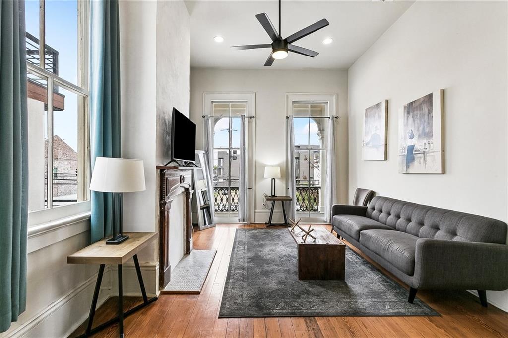 1426 CARONDELET Street