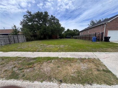 4611 MITHRA Street New Orleans LA 70126